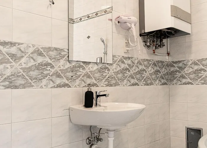 Stylish 2br Retreat Steps From Akh & Volksoper *