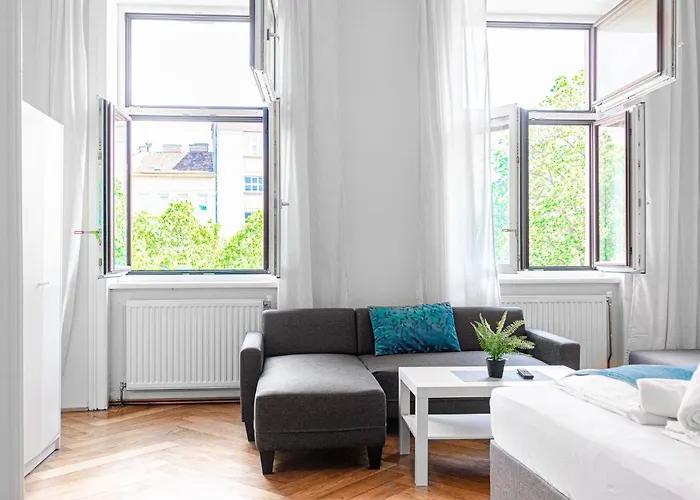 Stylish 2br Retreat Steps From Akh & Volksoper Apartment Vienna