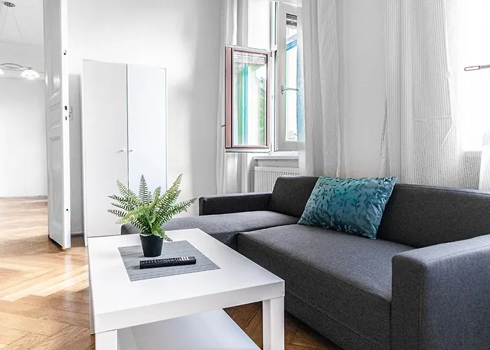 Stylish 2br Retreat Steps From Akh & Volksoper *