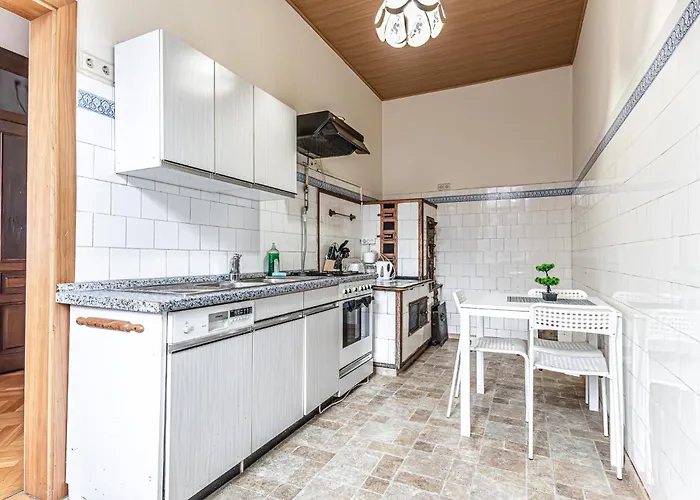 Apartment Stylish 2br Retreat Steps From Akh & Volksoper *