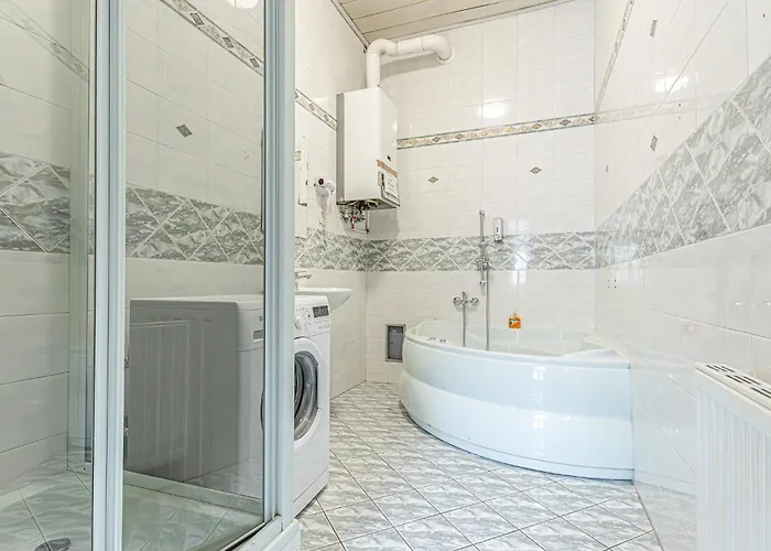 Stylish 2br Retreat Steps From Akh & Volksoper Apartment