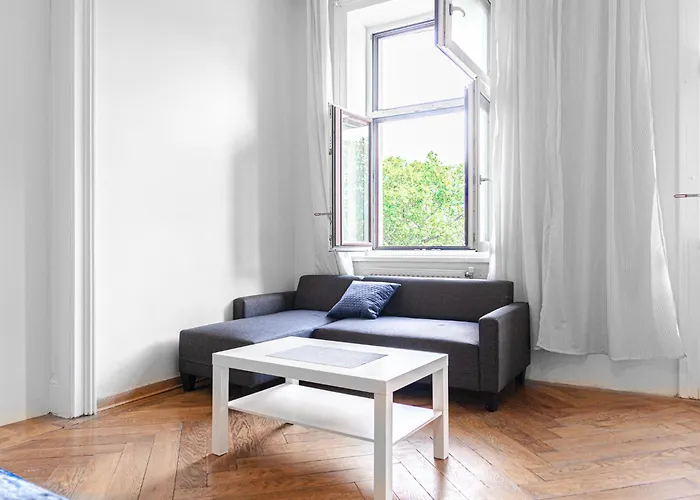 Stylish 2br Retreat Steps From Akh & Volksoper *