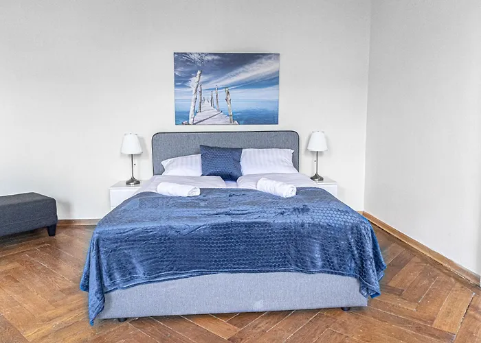 Stylish 2br Retreat Steps From Akh & Volksoper *