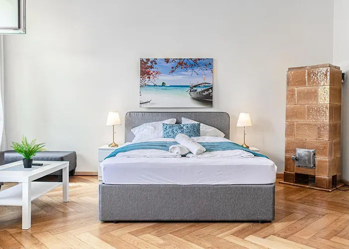 Stylish 2br Retreat Steps From Akh & Volksoper Apartment *