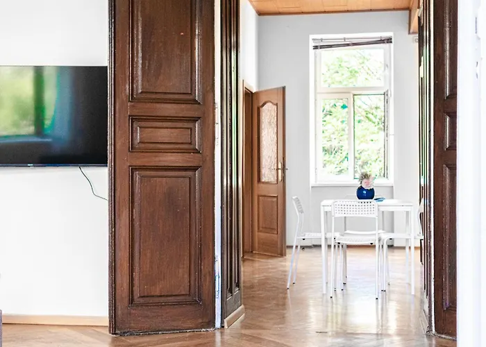Apartment Stylish 2br Retreat Steps From Akh & Volksoper Vienna