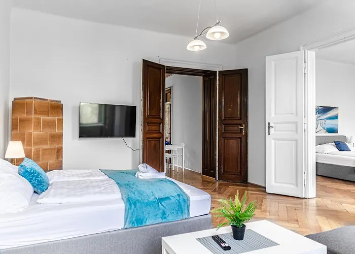 Stylish 2br Retreat Steps From Akh & Volksoper *