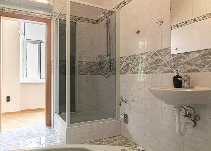 Apartment Stylish 2br Retreat Steps From Akh & Volksoper Vienna