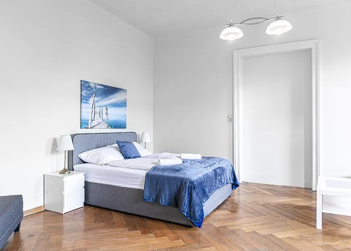 Stylish 2br Retreat Steps From Akh & Volksoper Vienna